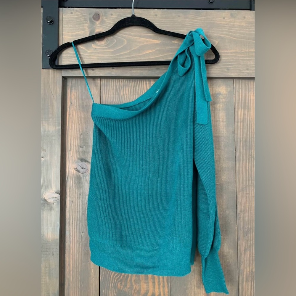 SOFIA Off-the-Shoulder Sweater